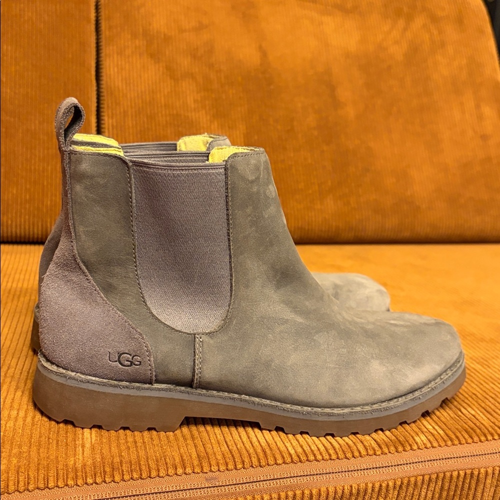 Ugg Bolden Gray Leather/Suede Chelsea Boots Size 6 - Picture 5 of 9